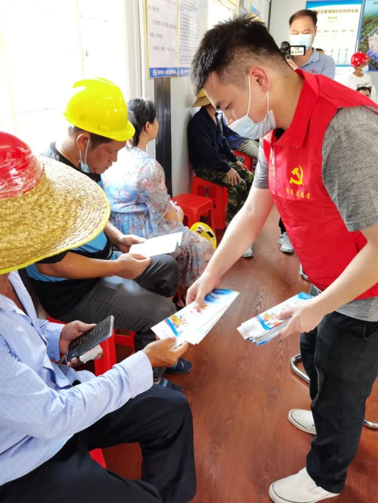 惠东县人社局开展‘关爱农民工 酷暑送清凉’慰问活动，携手慢性病防治站守护健康